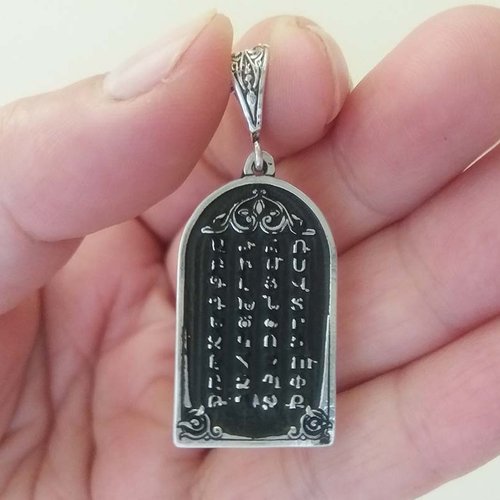 Pendentif de l’alphabet arménien, collier pendentif argenté