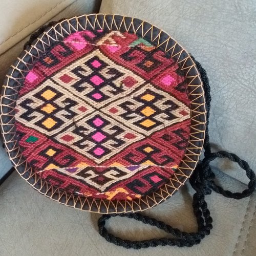 Sac rond en bandoulière artisanale, sac de tapis arménien