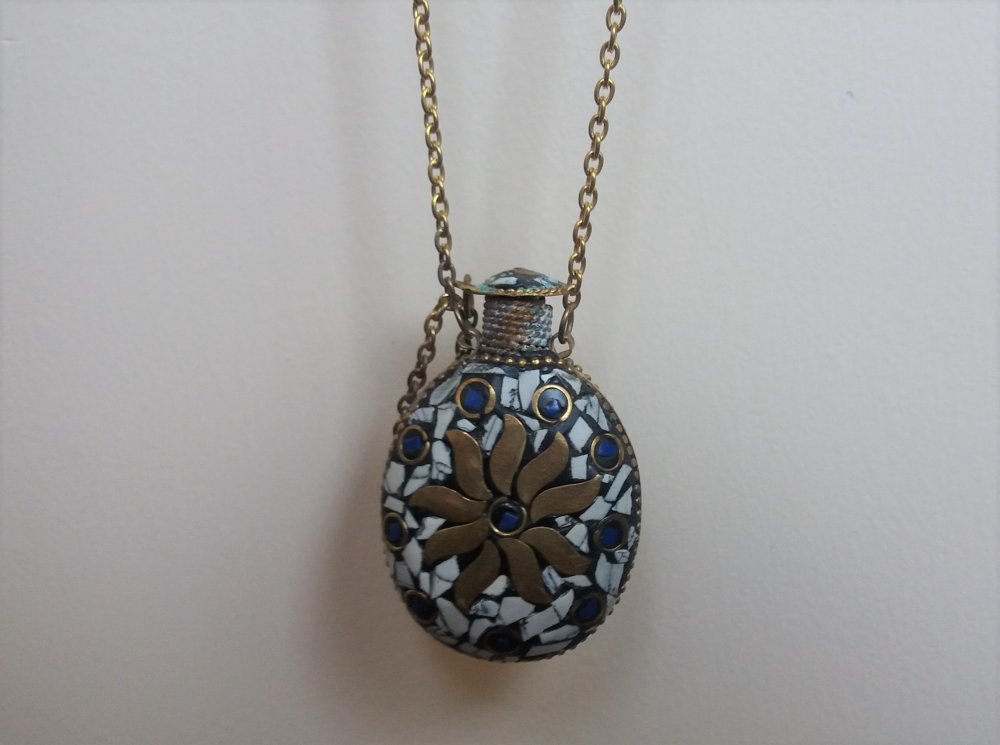 Collier-pendentif arménien de bouteille flacon de parfum en argent