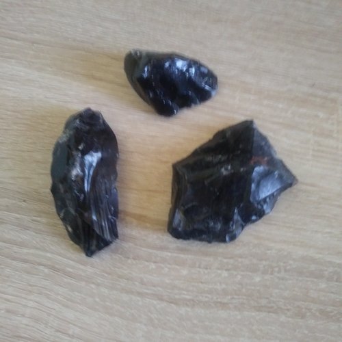 Obsidienne noire brute, obsidienne brute, pierres naturelles - précieuses, pierres de guérison, chakra 200gr