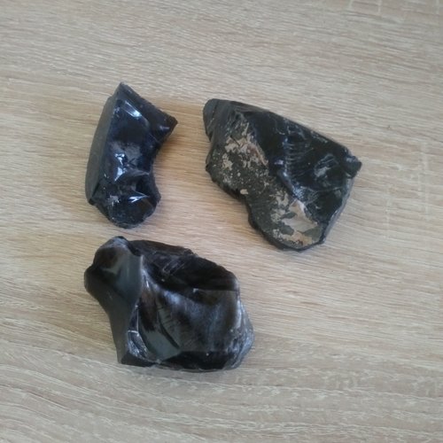 Obsidienne noire brute, obsidienne brute, pierres naturelles - précieuses, pierres de guérison, chakra 238gr