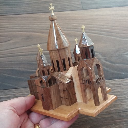 Miniature de la cathédrale d'etchmiadzin, modèles de cathédrale arménienne en bois