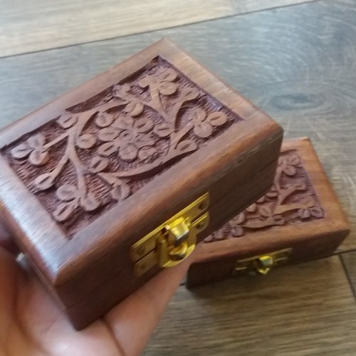 Deux petites boîte en bois artisanale, boîte en bois décorative