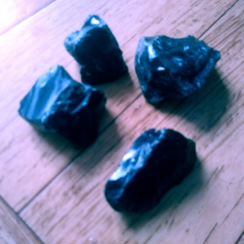 Obsidienne noire brute, obsidienne brute, pierres naturelles - précieuses, pierres de guérison, chakra 44gr