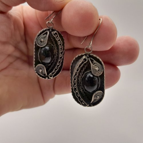 Boucle d’oreilles arménienne ovale tombante en filigrane obsidienne