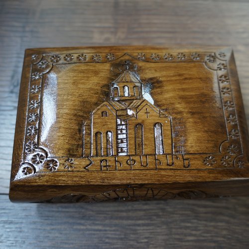 Boîte en bois arménienne décorée avec l'église saint hripsime et le mont ararat