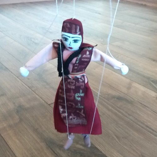 Marionnette femme arménienne taraz, marionnette artisanale, poupée arménienne