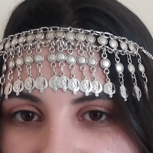 Bijou frontal argenté avec des grenades tombantes, bijou frontal arménien