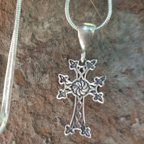 Croix arménienne en argent sterling avec le signe d’éternité