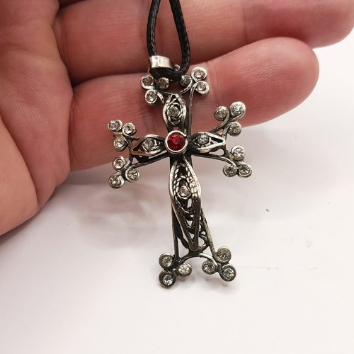 Pendentif croix arménienne – symbole de foi et d’héritage