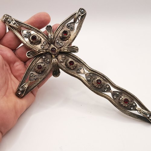 Croix arménienne suspendue – filigrane en melchior avec pierres de zircon