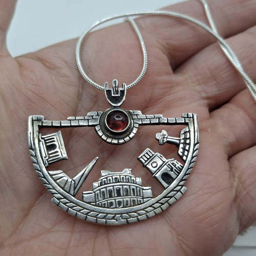 Pendentif monument d'erevan – argent sterling 925 avec grenat