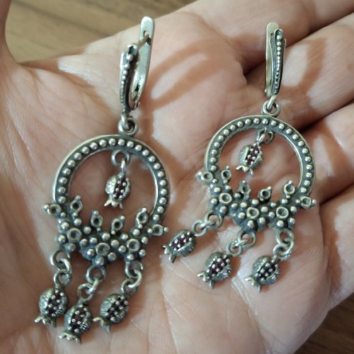 Boucles d’oreilles arméniennes en argent sterling avec grenades pendantes