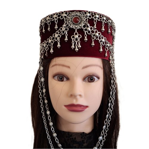 Décoration de tête traditionnelle arménienne : coiffe de mariage, célébrations festives