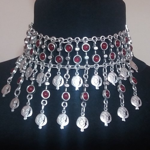 Collier de cou arménien de grenade tombante