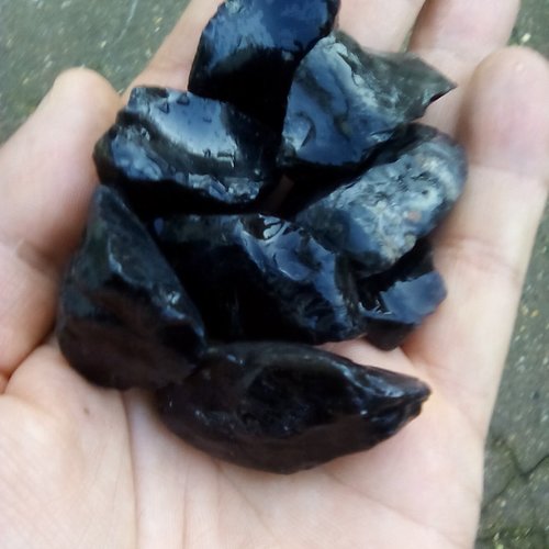 8 petites obsidiennes brute