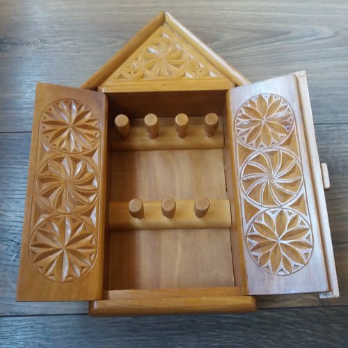 Boîte à clés en bois arménienne avec symboles d'éternité, boîte à clés d'éternité