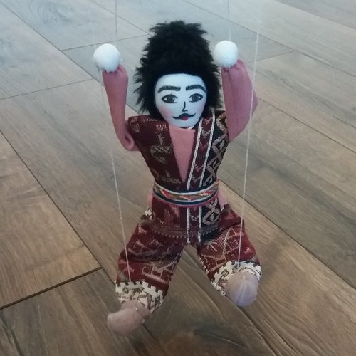 Marionnette d’homme arménien taraz, marionnette artisanale, poupée arménienne