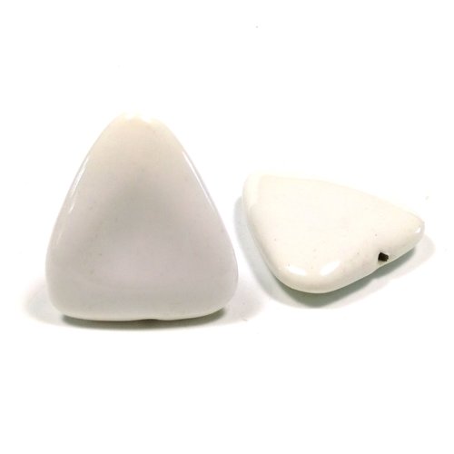 2 perles en céramique triangle 31 mm x 28 mm blanc