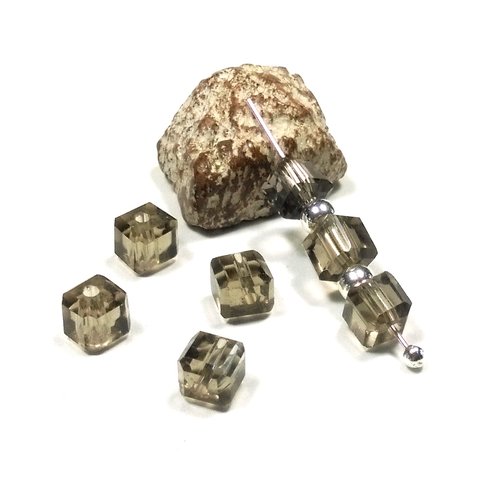 50 perles cube en verre facetté 4 mm marron fumé