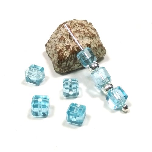 50 perles cube en verre facetté 4 mm turquoise