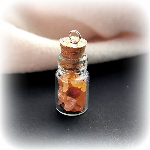Mini fiole en verre remplie de pierre naturelle aventurine rouge pendentif 22 mm