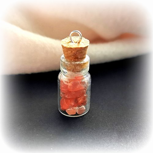 Mini fiole en verre remplie de pierre naturelle cornaline pendentif 22 mm