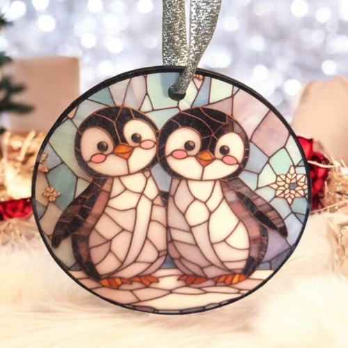 Décoration boule plate de noël en bois - couple de pingouins