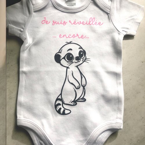 Body bébé avec message: "je suis réveillée...encore..."