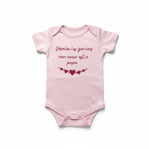 Body bébé avec message: "désolée les garçons, mon coeur est à papa" - rose