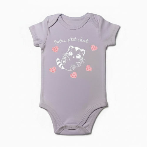 Body bébé avec message: "notre p'tit chat" - mauve