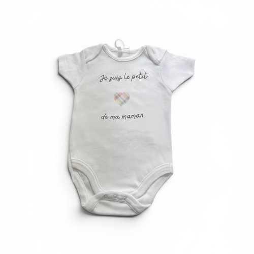 Body bébé avec message: "je suis le petit coeur de ma maman" - blanc