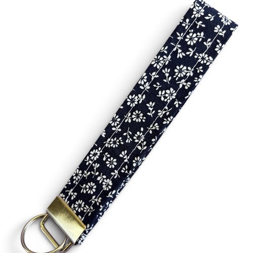 Porte-clé dragonne cousu main - petites fleurs blanches, fond bleu marine