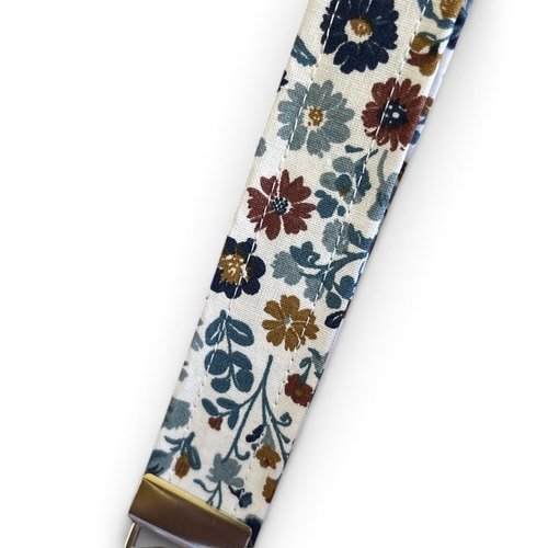 Porte-clé dragonne cousu main - tissu à petites fleurs bleues et marron style liberty