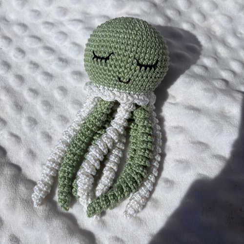 Pieuvre vert amande 16-18cm- prénom brodé