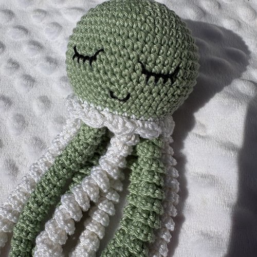 Pieuvre vert amande 16-18cm
