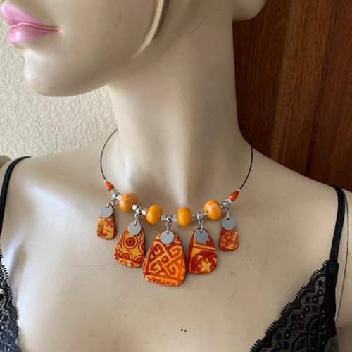 Collier ras de cou imitation céramique brique / orange