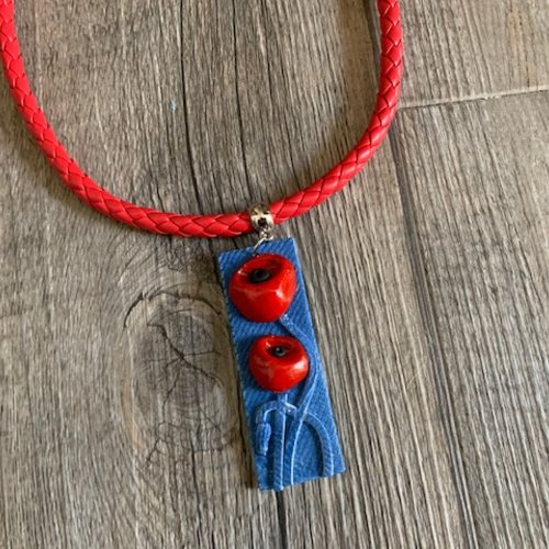 Collier ras de cou avec pendentif "coquelicots" fonds jean - nouvelle collection