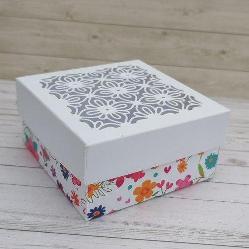 Boîte / emballage cadeau fleuri