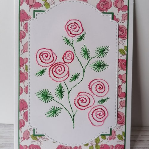Carte brodée de roses roses