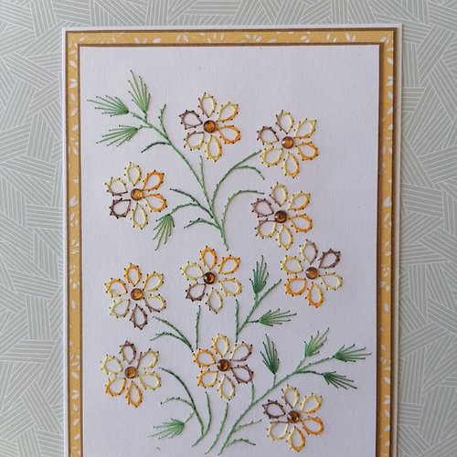 Carte brodée main, fleurs jaunes