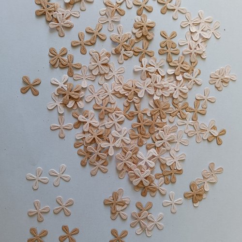 Découpes scrapbooking fleurs 4 pétales