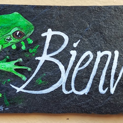 Grenouille bienvenue peinture acrylique sur ardoise