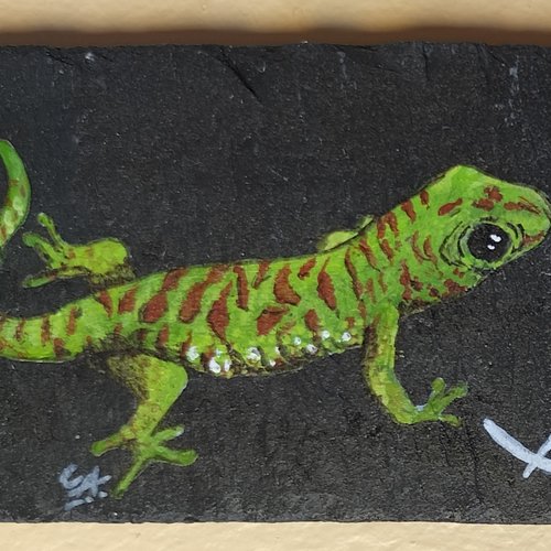 Bienvenue gecko vert peinture acrylique sur ardoise