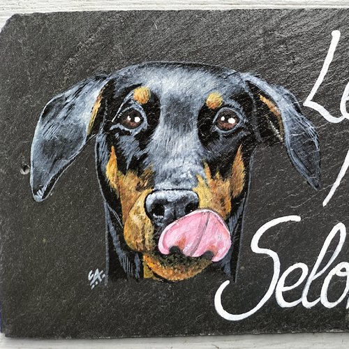 Attention au chien peinture acrylique sur ardoise