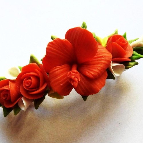 Barrette florale en porcelaine froide avec une fleur d'hibiscus