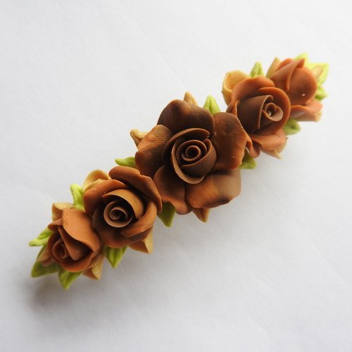 Barrette florale en porcelaine froide avec les roses