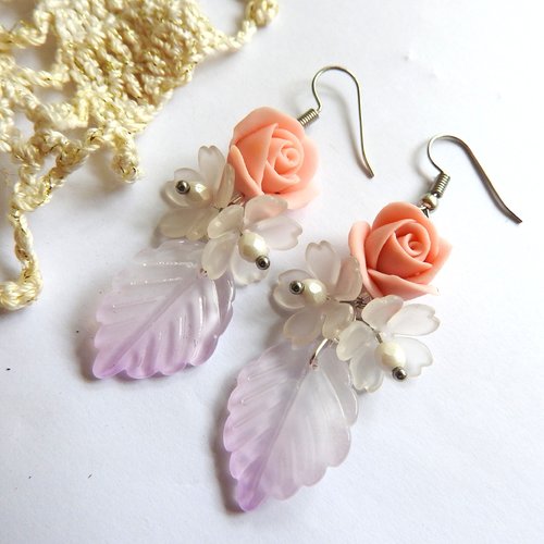 Les boucles d'oreilles "roses"