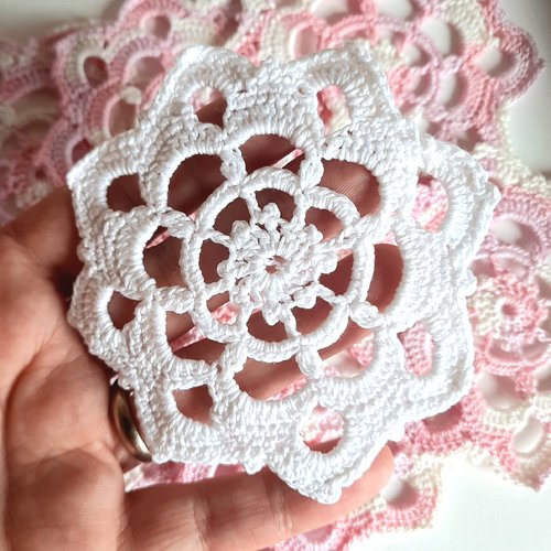 Lot de 6  petits napperons