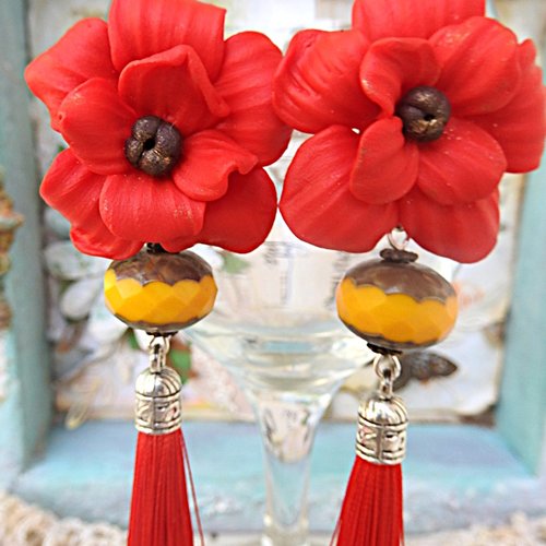 Boucles d'oreilles avec les fleurs de coquelicots